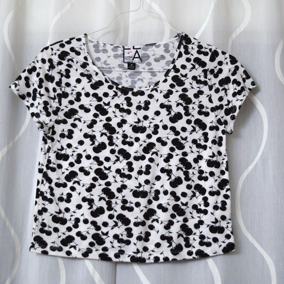 LIVING DOLL Black & White Cherry Crop Top | Size M - Picture 2 of 4